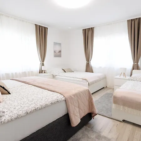 Apartment Luxury House With Pool, Garden, Ac & Sauna