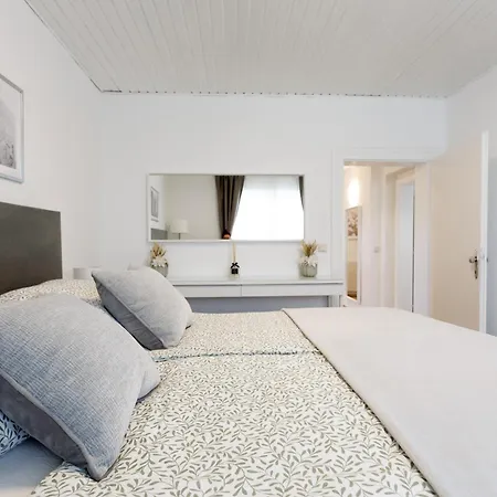 Apartment Luxury House With Pool, Garden, Ac & Sauna *